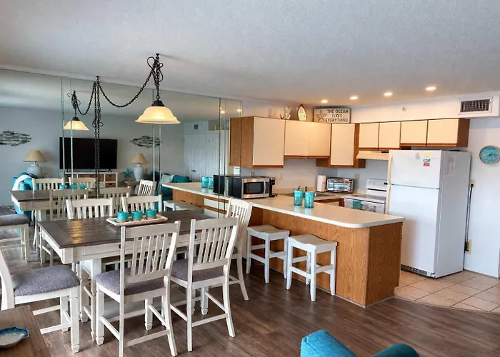 Inviting With Pool Access And Easy Ocean Fun *